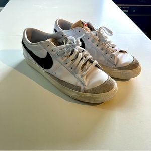 Men’s Nike blazers low